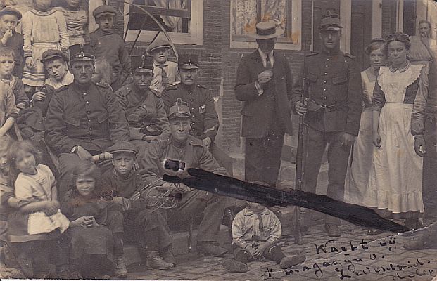 Een prentbriefkaart die militair Koos schreef, kort vóór het uitbreken van het Aardappeloproer (1917)